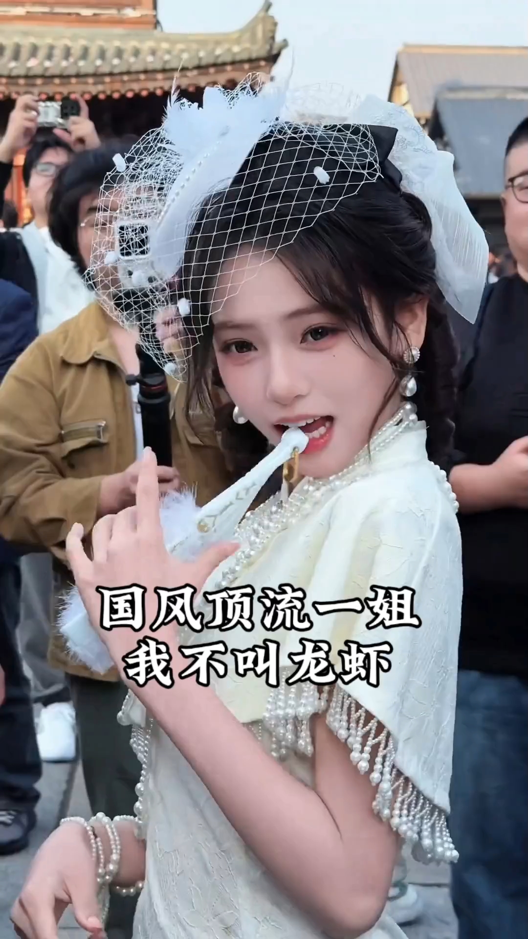 她是国风顶流一姐，名叫我不叫龙虾，曾经王者荣耀Cos嫦娥被喷