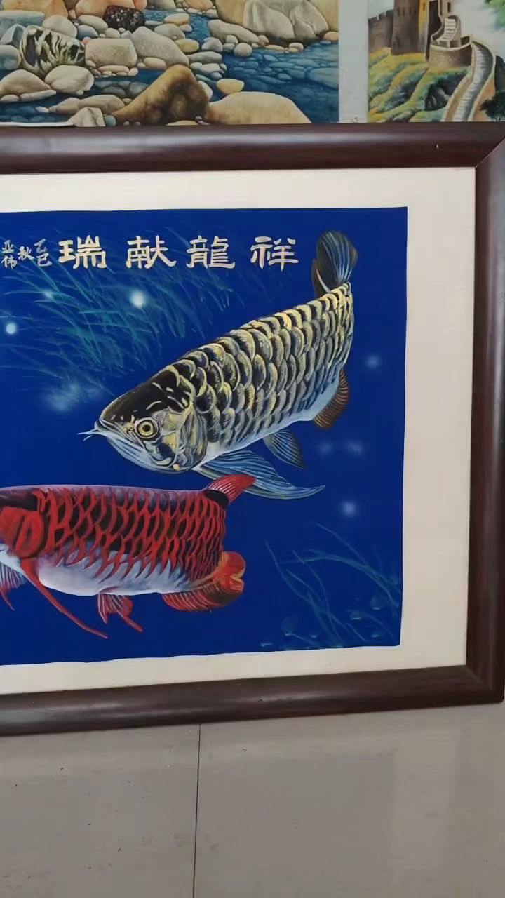 著名画家黄亚伟画鱼