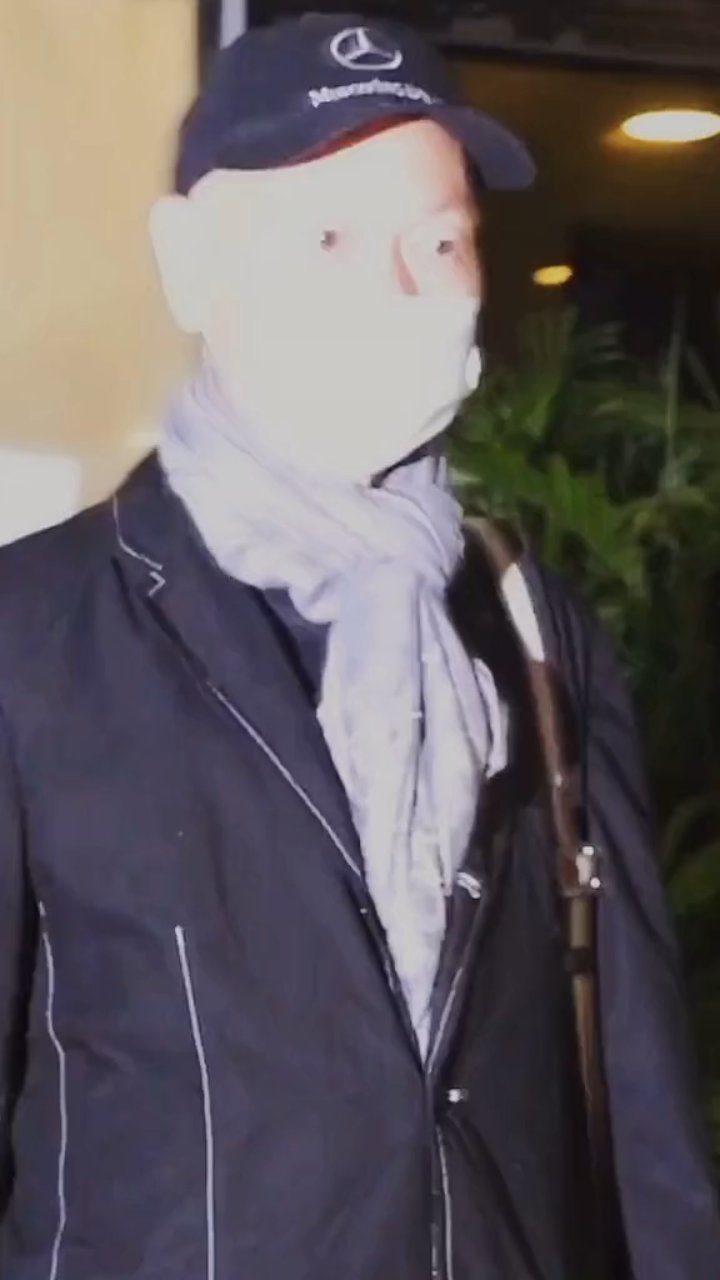 #罗家英 第一时间参加#黄日华 老婆追悼会现场并安慰好兄弟