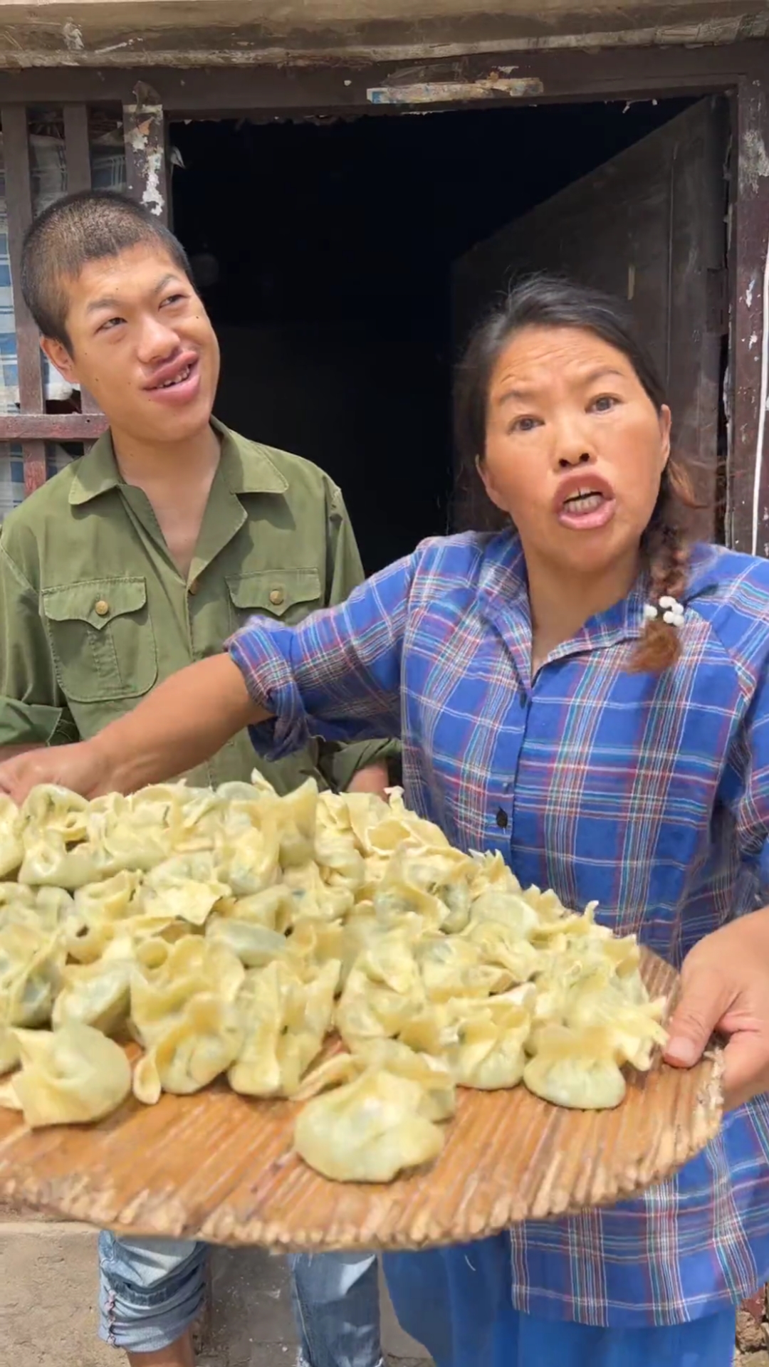 今天吃菜兜子,朋友们你们见过没