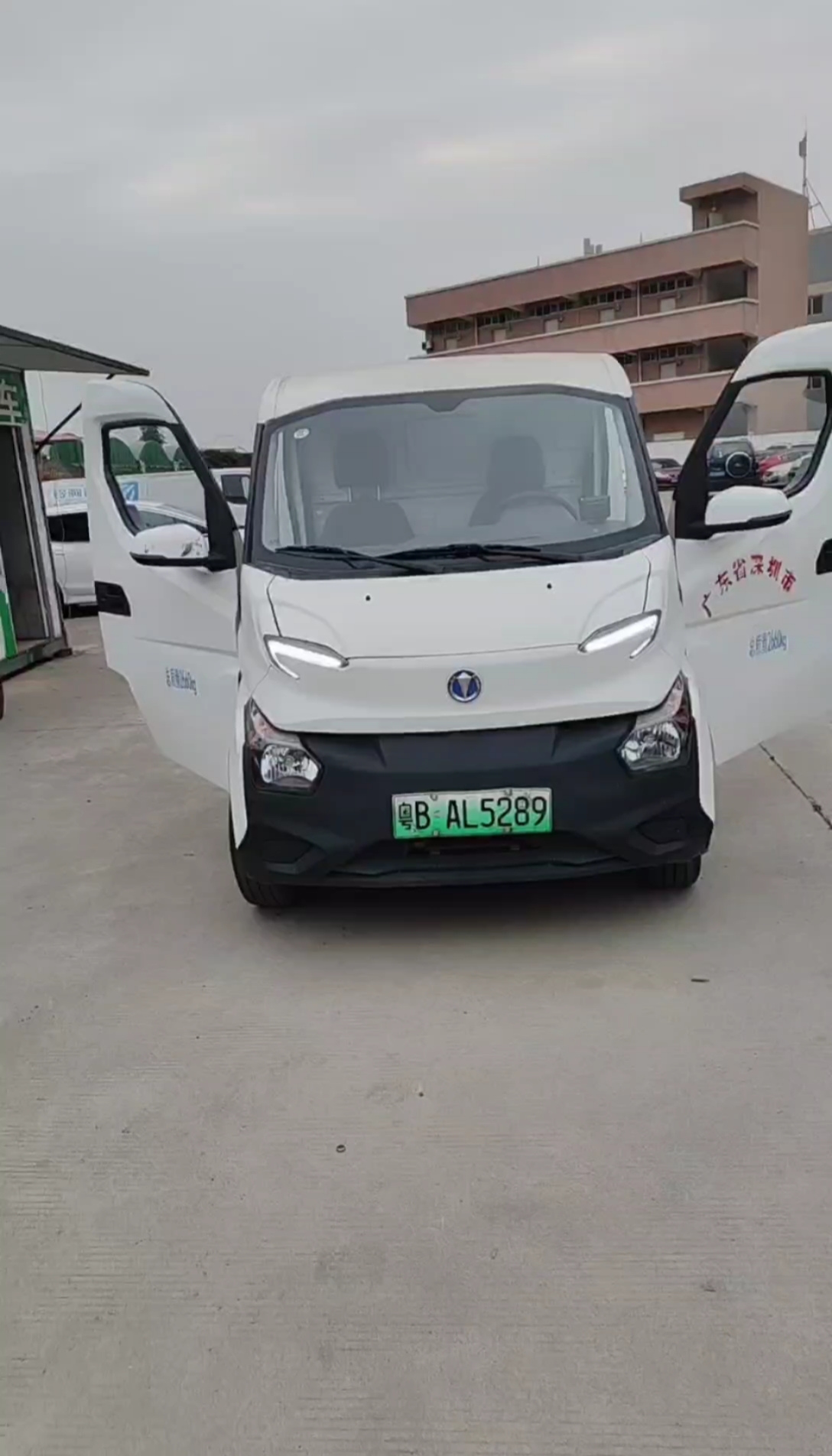 深圳租车～深圳租车哪家公司好?飞碟新能源纯电动面包车租售