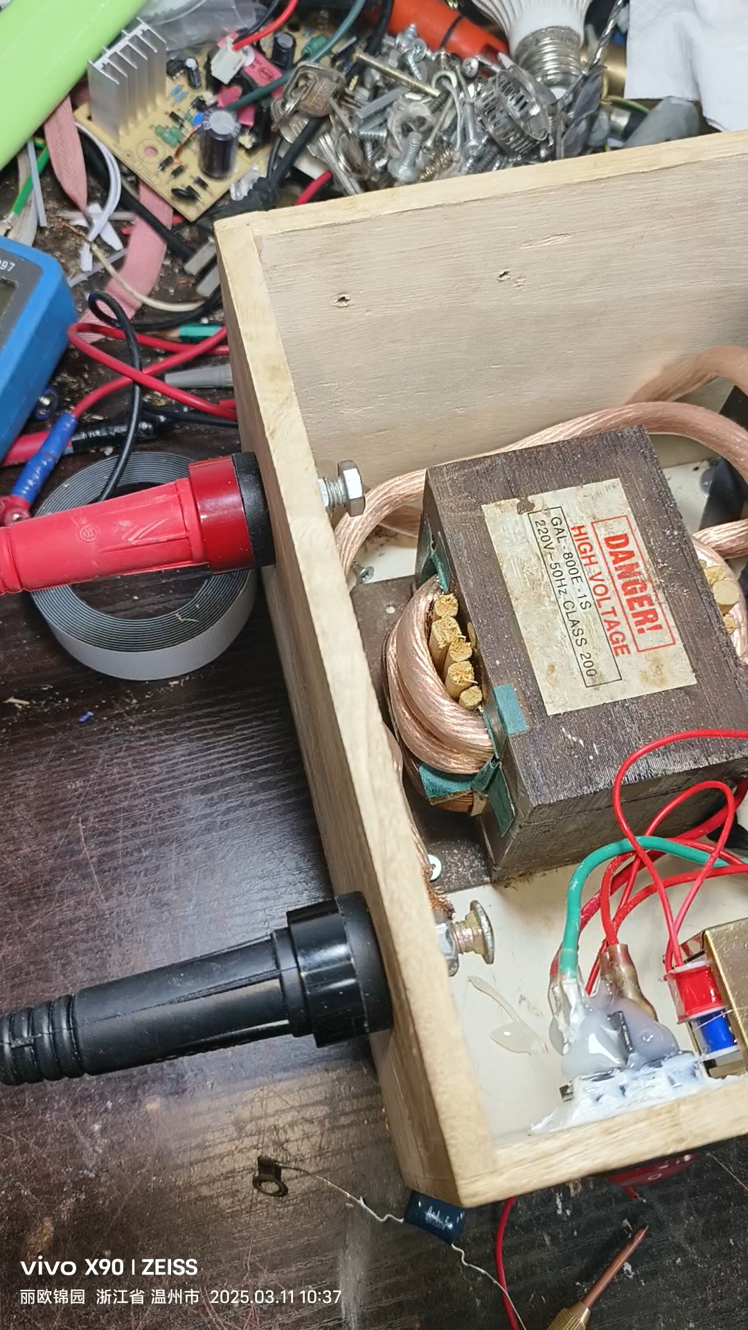 用微波炉变压器制作简易点焊机。