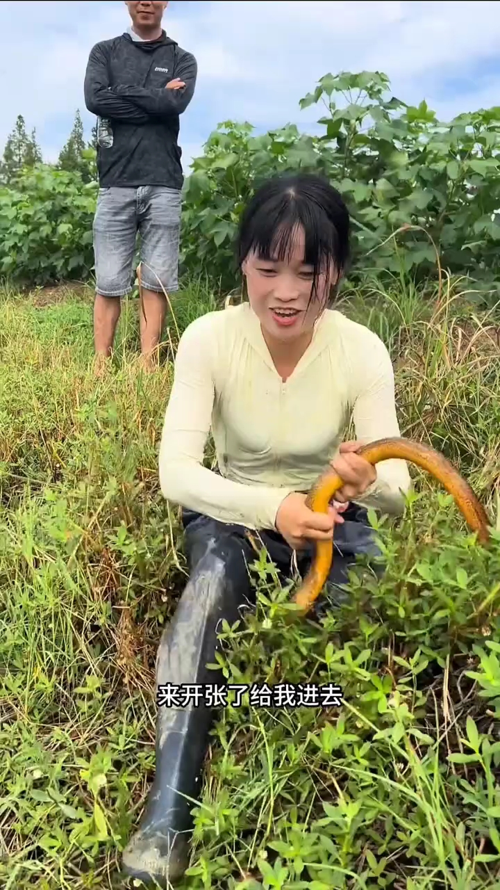 今天的塘主大方他一条都不要全部给我 #纯野生 土鳝鱼