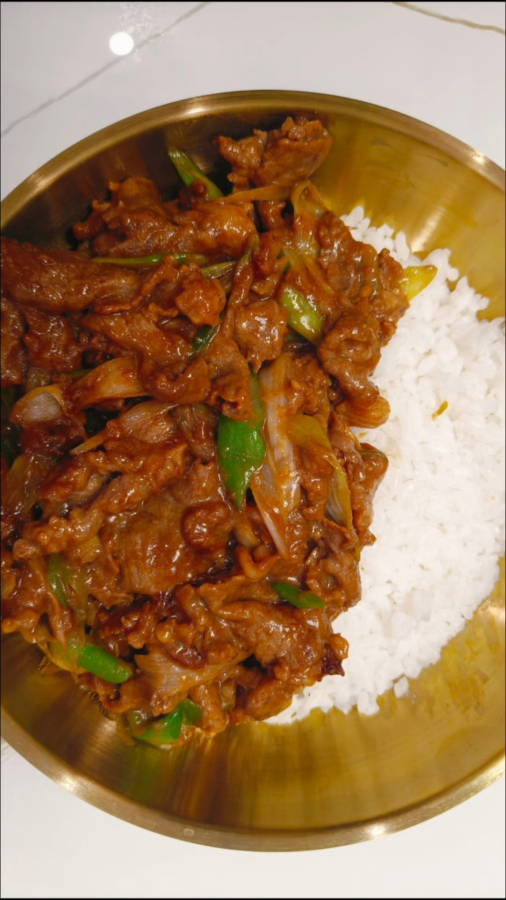 葱爆羊肉拌饭