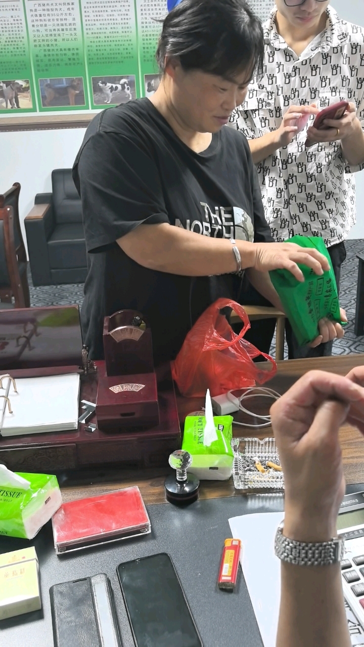 我们是一家大型养殖肉狗繁殖基地,提供大棚饲料技术包回收。