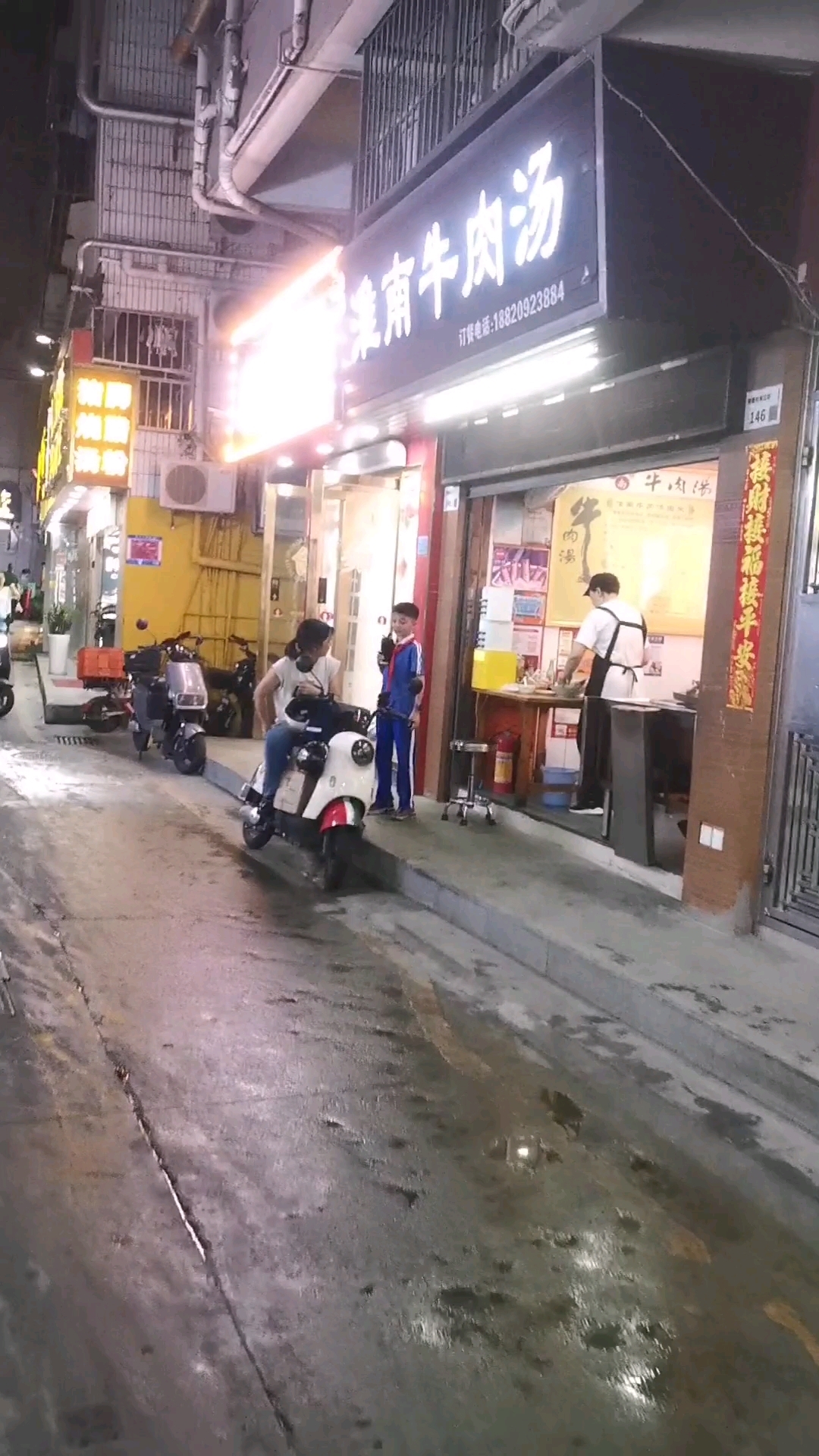 今天又来深圳的岗厦村淮南牛肉汤店!点了一碗牛肉汤面