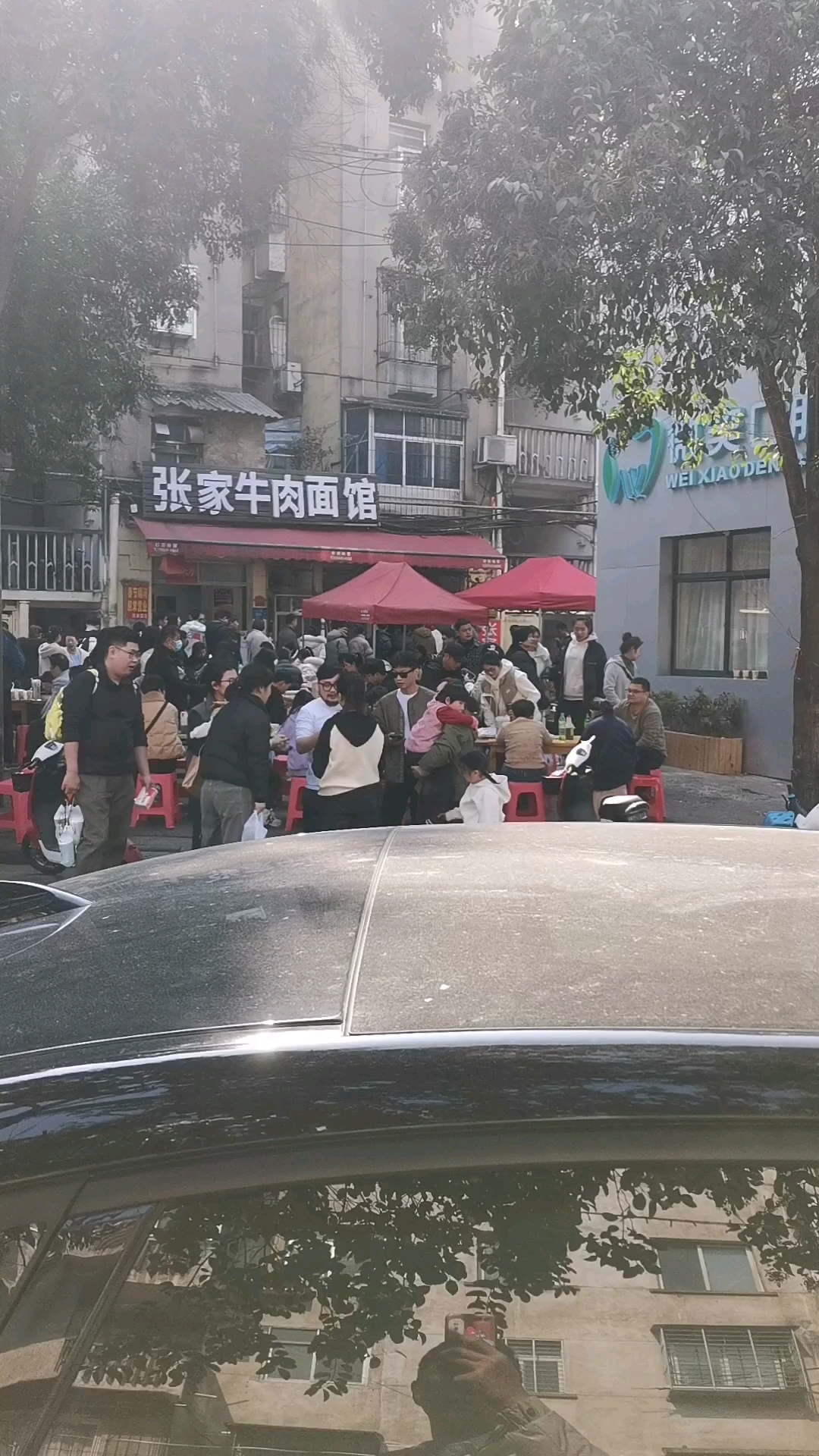 大年初四去襄阳路过张家牛肉面馆,排队的人太多多了