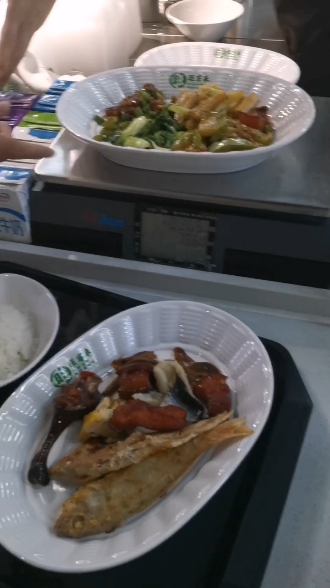 深圳福田38.9元一斤自选称重快餐,菜品丰富,色香味俱全!