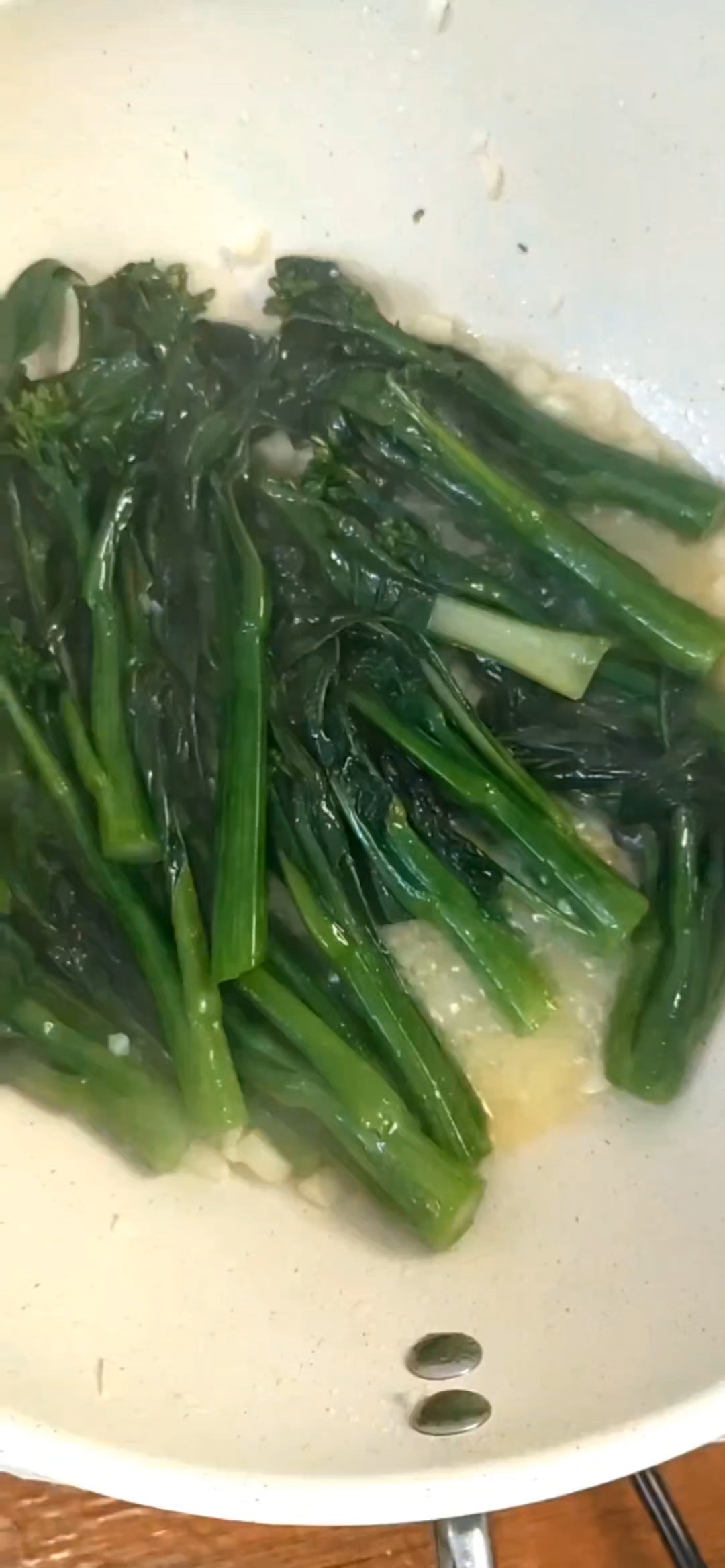 蒜蓉炒菜心,非常好吃的一个炒青菜