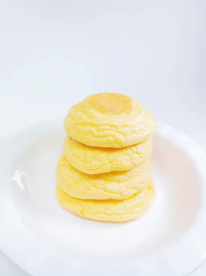 辅食 | 宝宝版舒芙蕾牛奶蛋糕～松软好吃