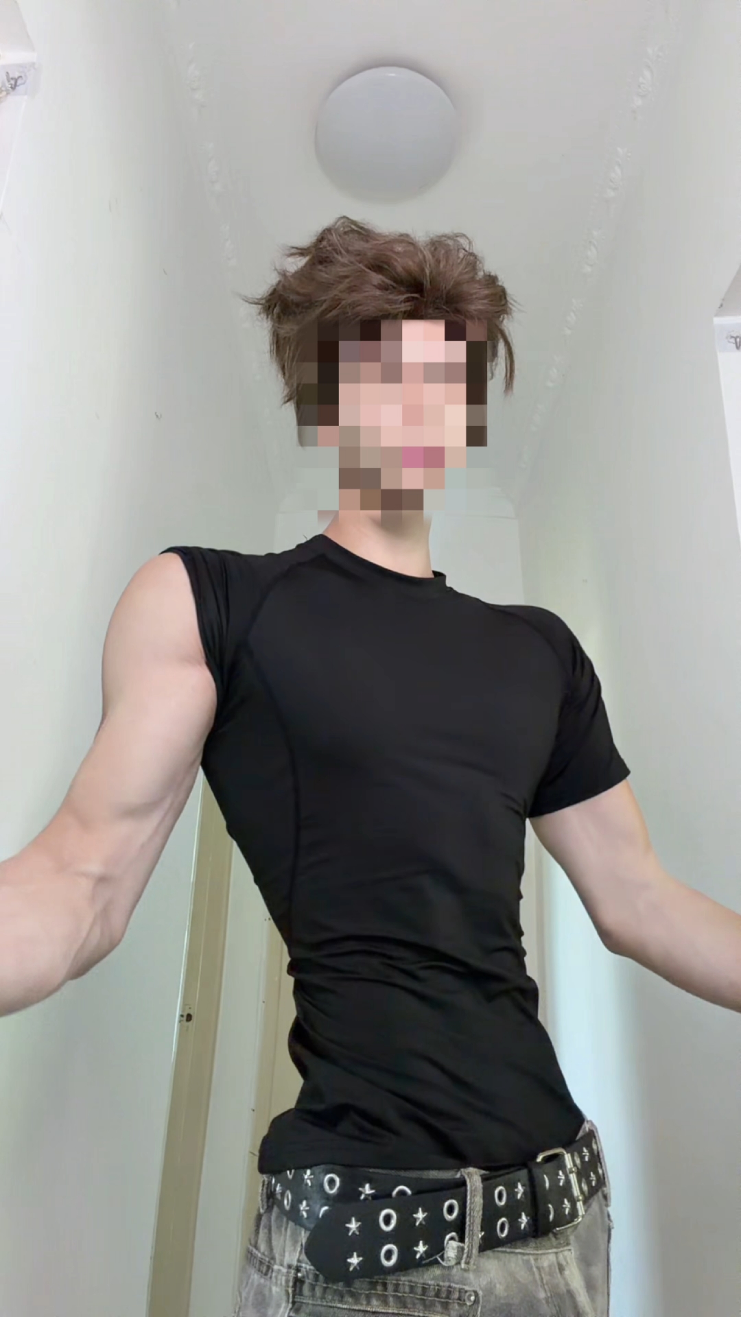 原来肌肉男穿上衣服就看不见了