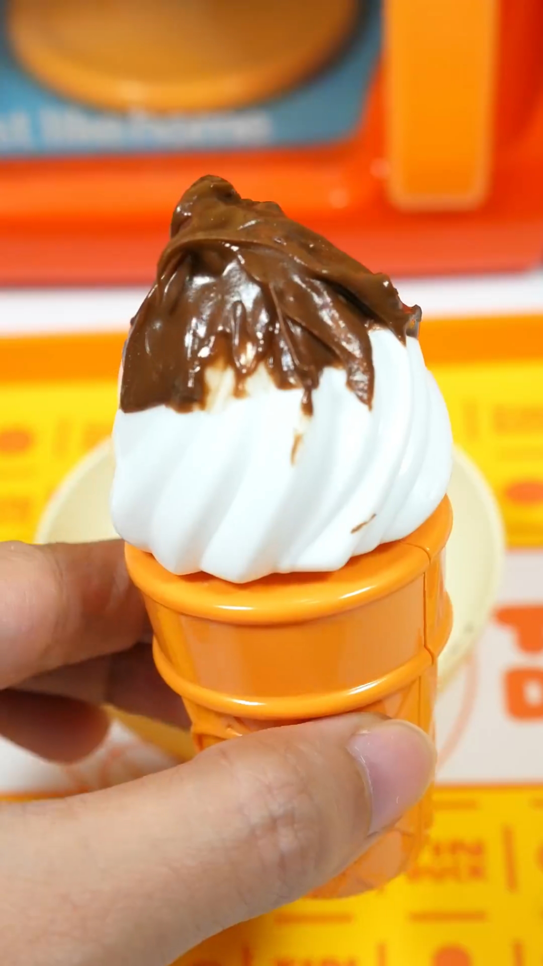 自己做一个巧克力冰激凌!