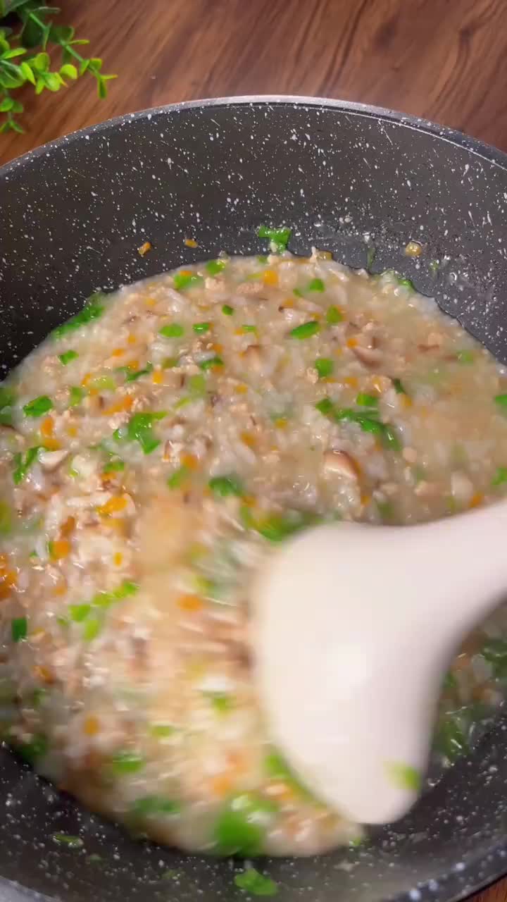 营养软嫩,香菇瘦肉粥