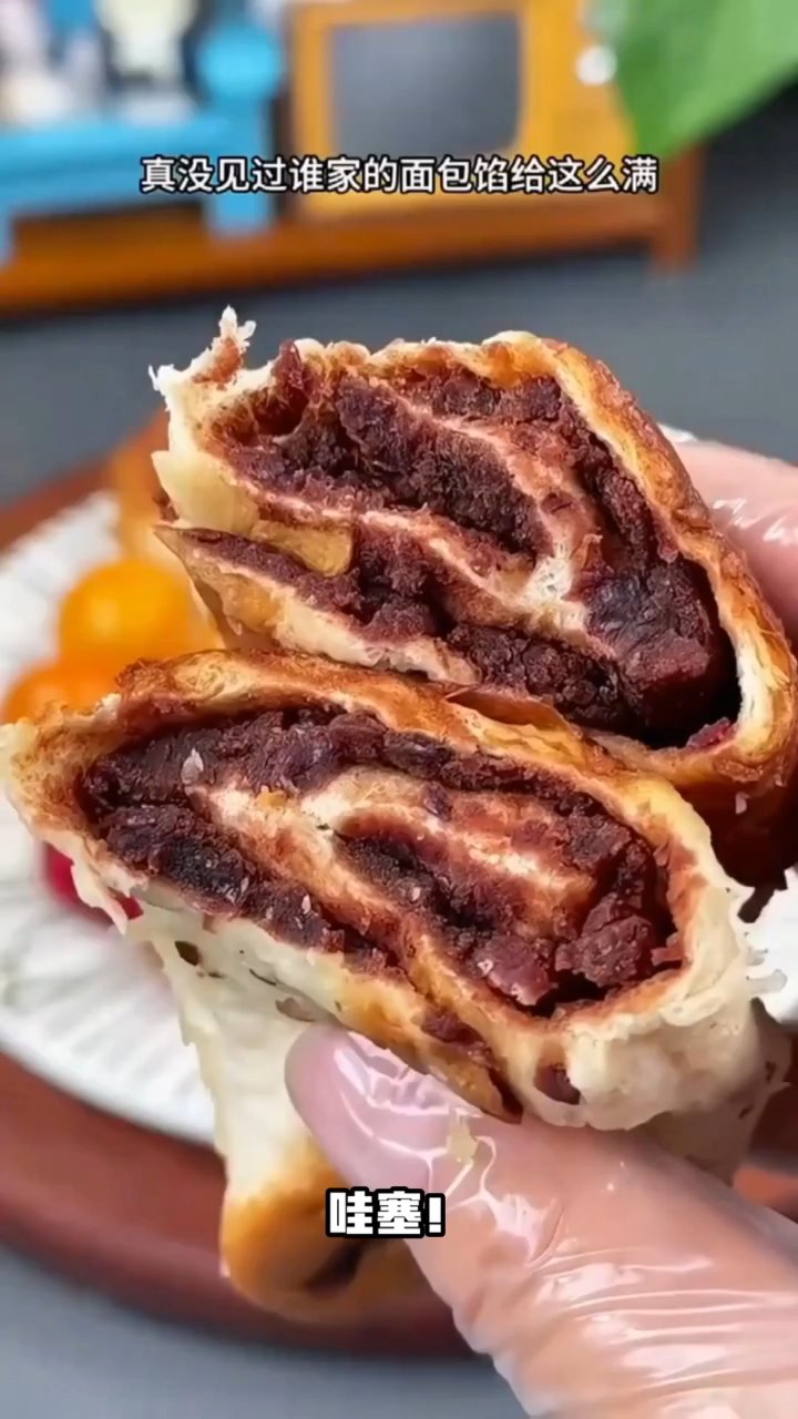 松软奶香全麦红豆面包,椰蓉外层健康低热量