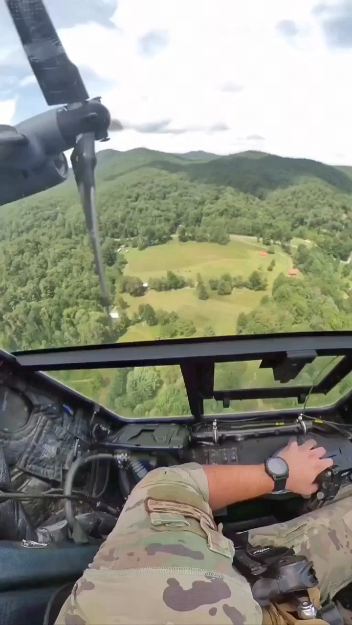 V-22鱼鹰运输机驾驶舱内部视角!