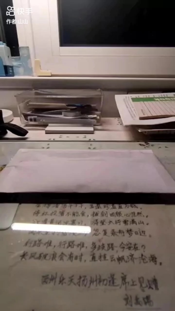 我制作的盲袋里面有好丽友出产的零食好多鱼15个海洋或陆地生物