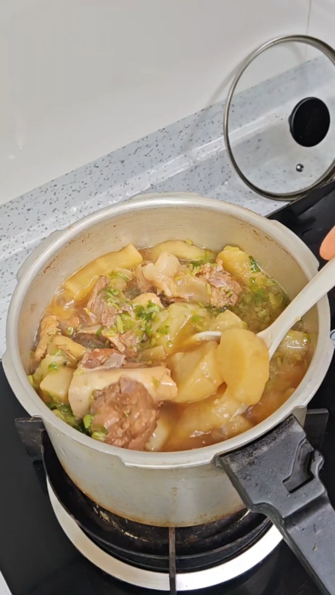 怎么也吃不够的瑶柱鱿鱼炖萝卜#在家做美食 #萝卜怎么做好吃