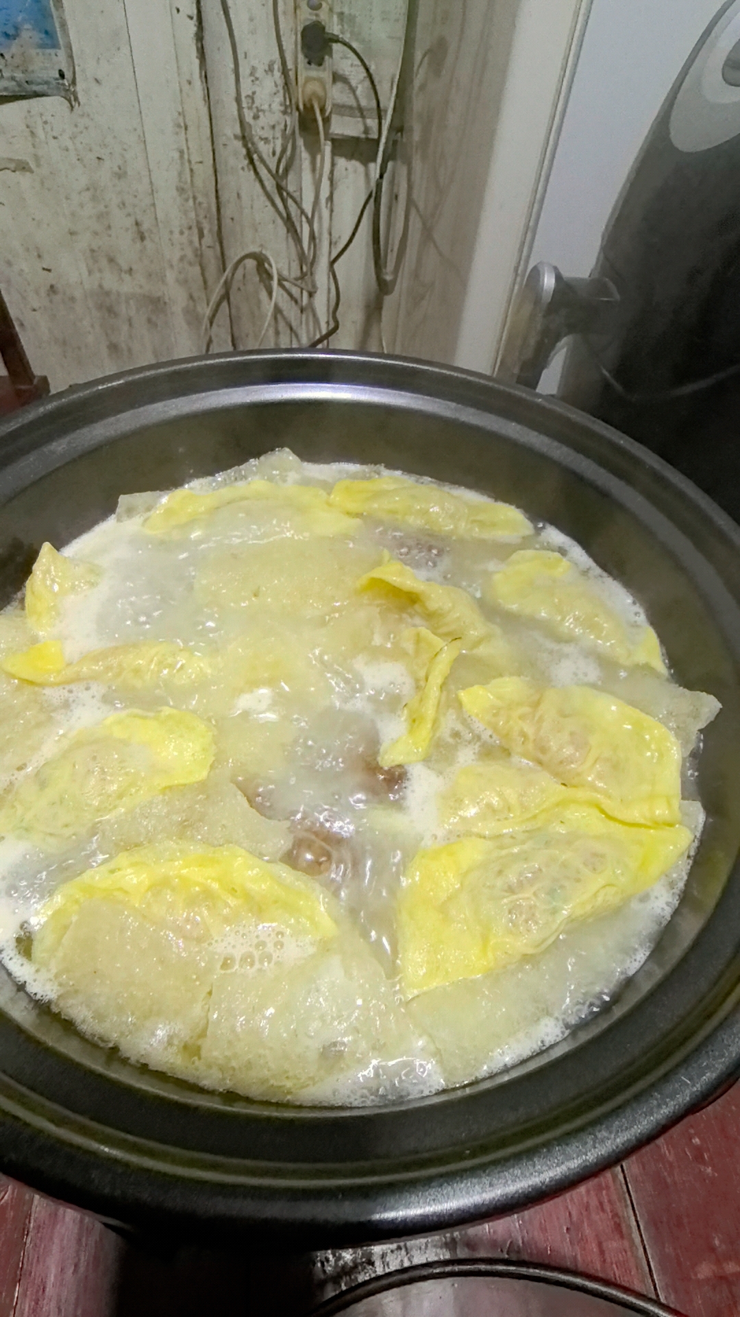 咸鸭腿圆子蛋饺火锅