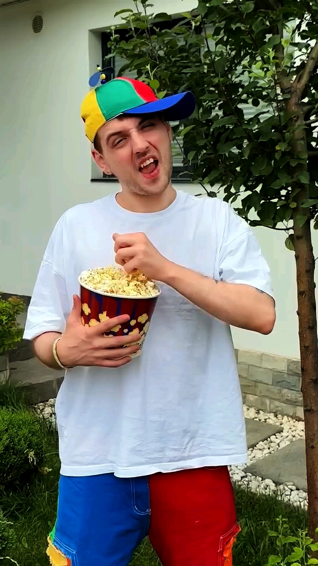 如果妹妹很想吃爆米花？