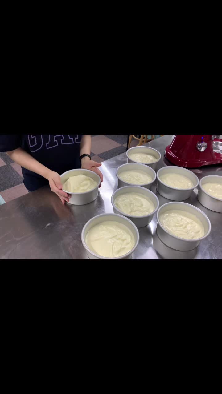 做戚风蛋糕总是开裂?原因有3个,蛋糕不开裂