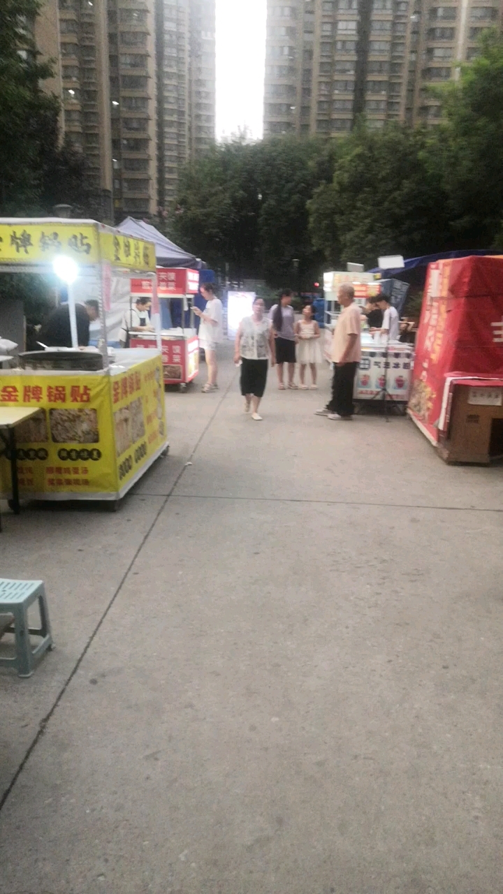 锅贴凉面米皮快带着你一起去吃吧