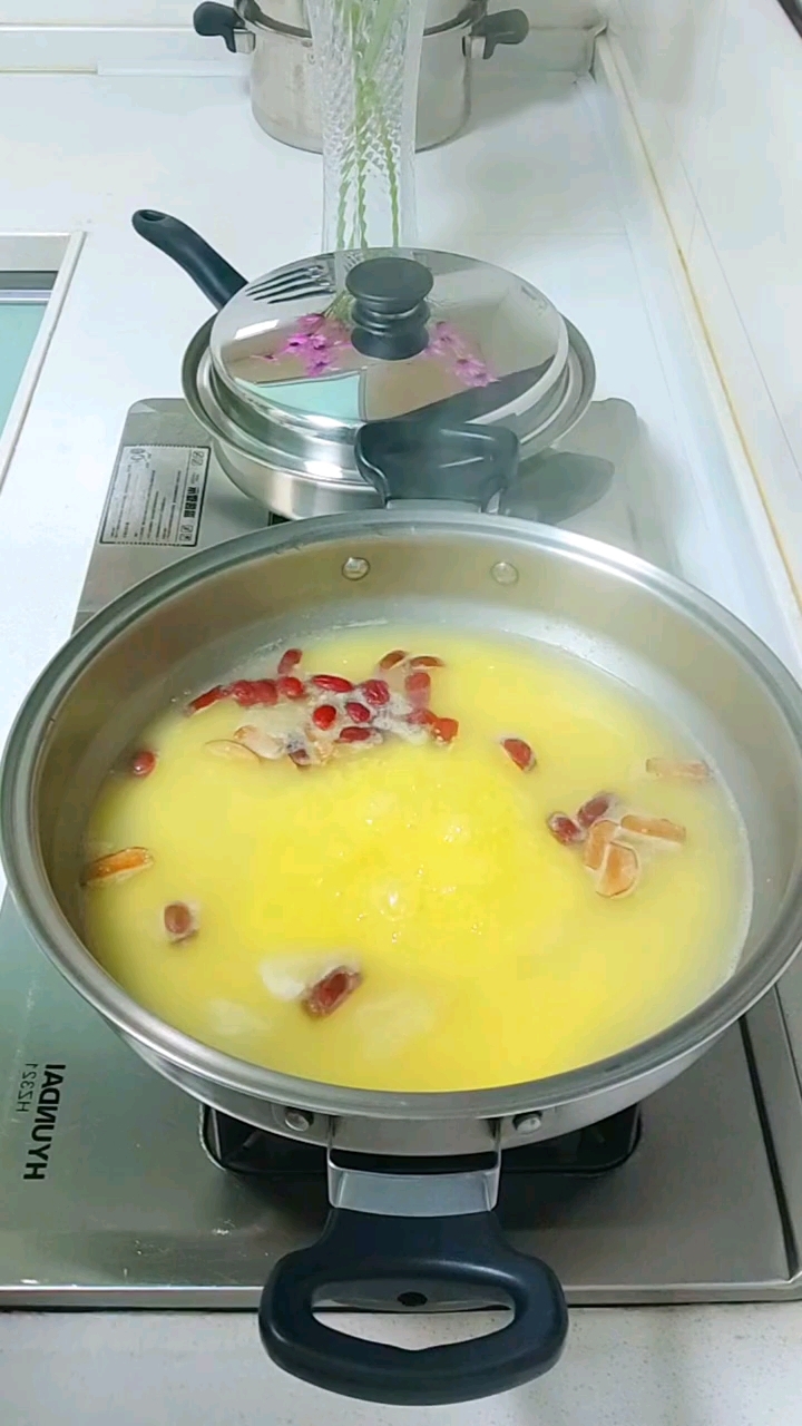 安利皇后锅熬小米红枣粥,营养美味真好吃