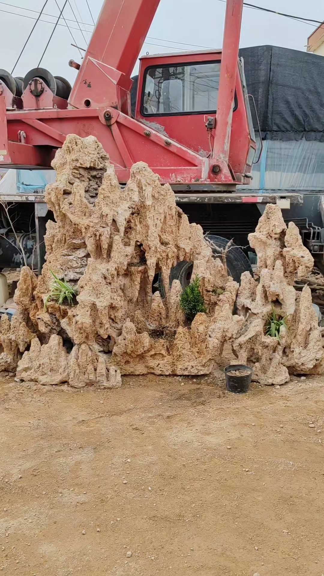 庭院鱼池景观上水石假山造景 大型假山制作施工安装