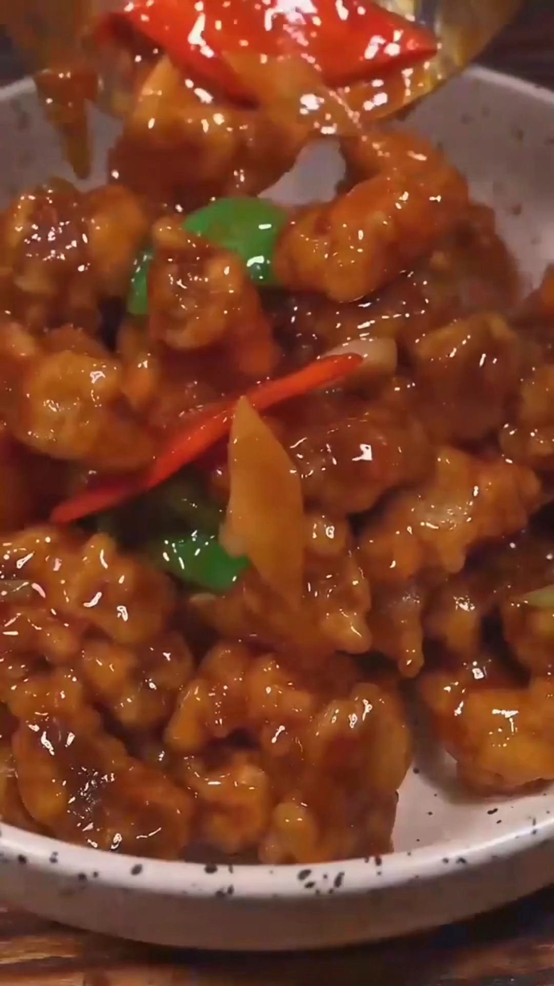 老式熘肉段的正宗做法,详细的挂糊方法和调熘汁比例,巨巨好吃,