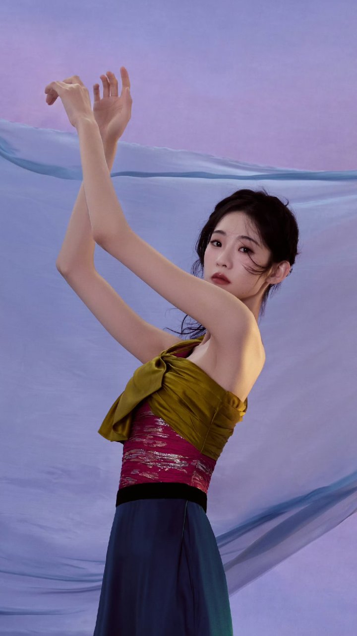 张艺凡镜头下得多瘦,白天鹅虽美,但凡事有度