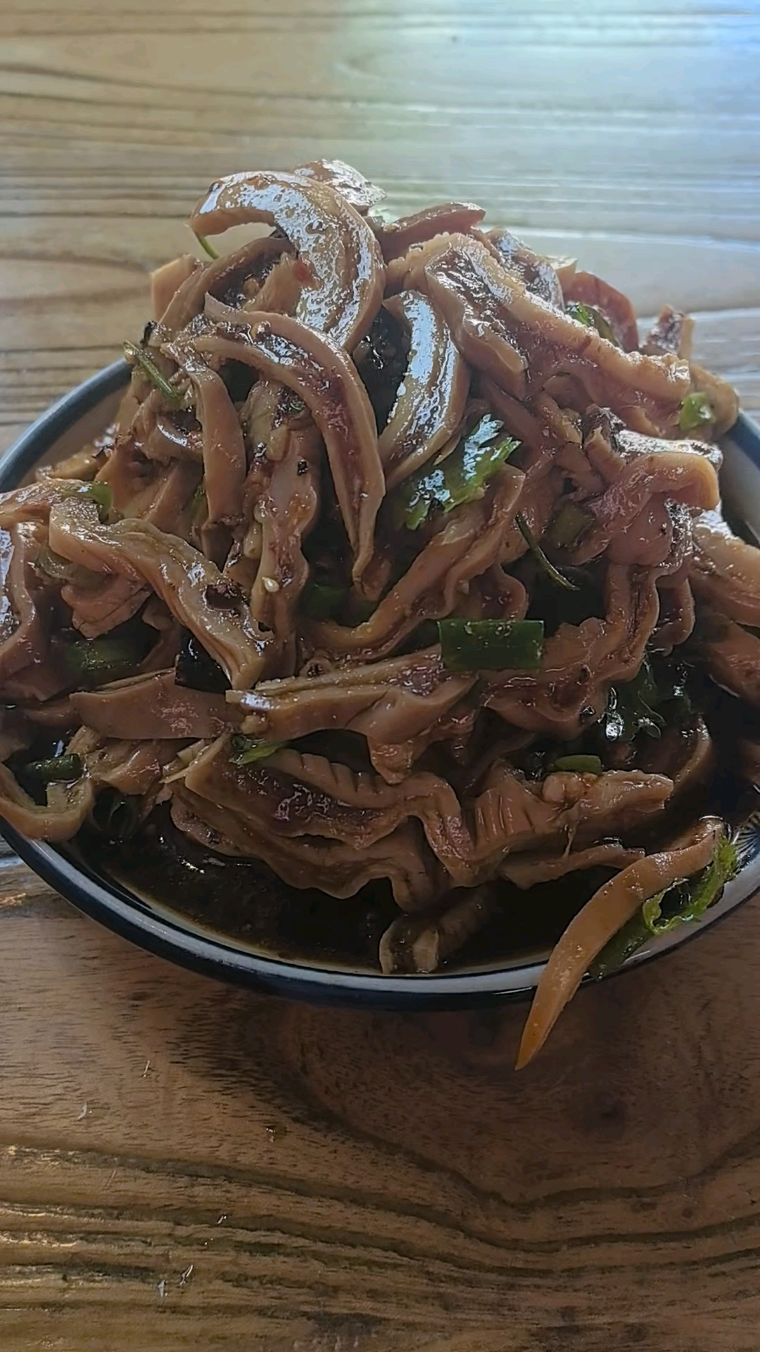 河津市耿一碗牛肉面,地址百花粥屋正对面,耿一碗牛肉面。