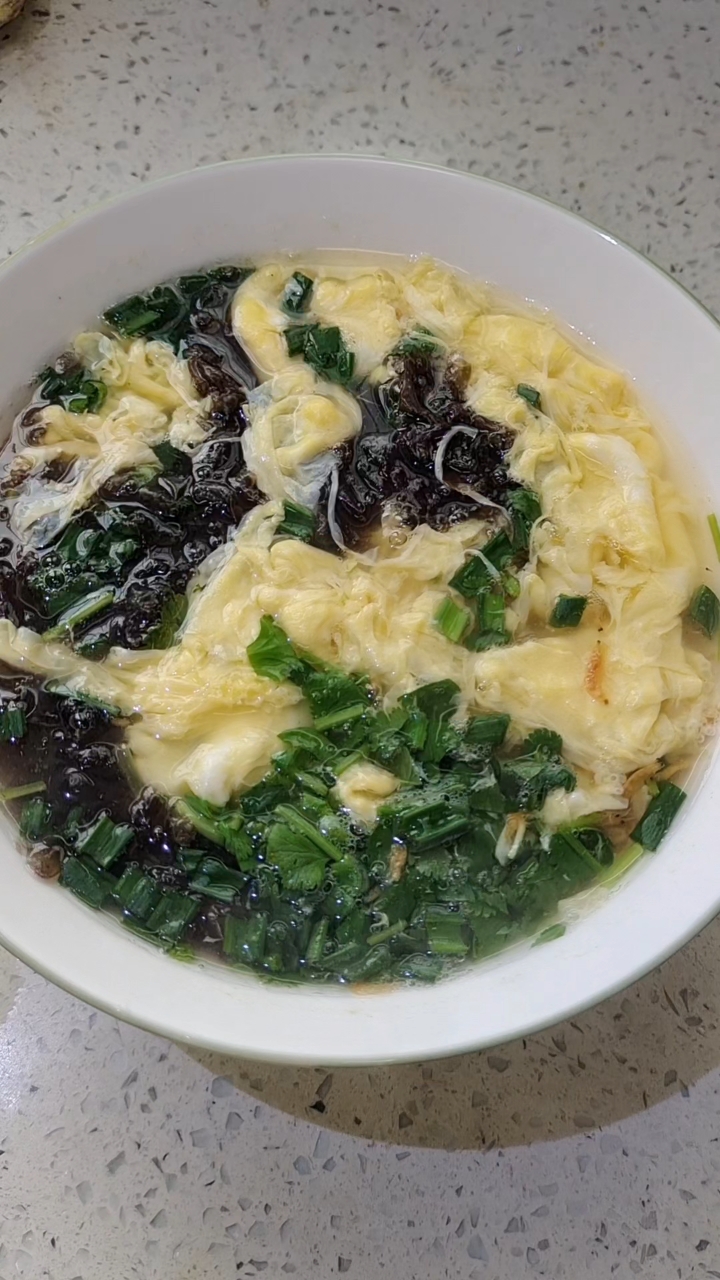 紫菜虾皮蛋花汤,超级简单又减脂