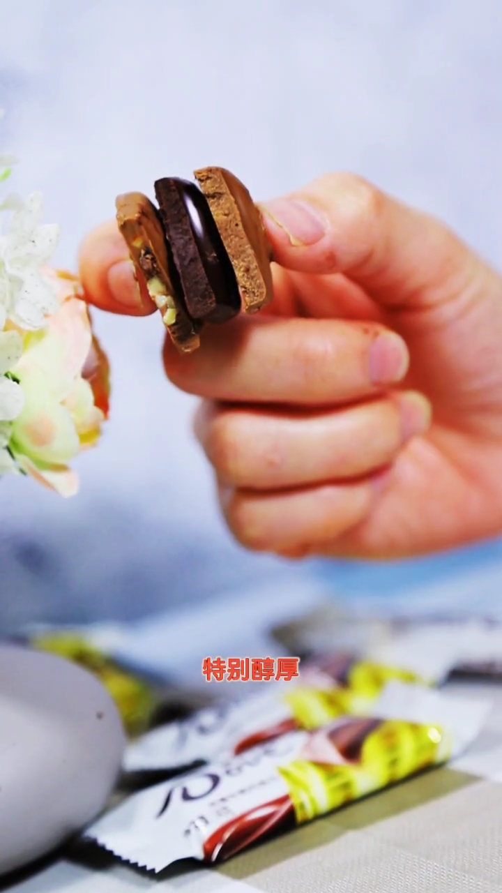 纵享新丝滑～德芙真的永远滴白月光！#巧克力 #零食推荐 #德