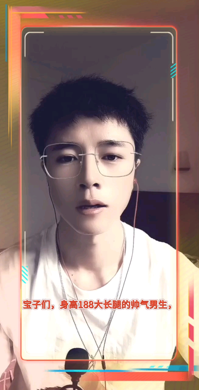 188肌肉长腿帅哥户外淋水秀身材，文身腹肌超性感，缺室友吗？