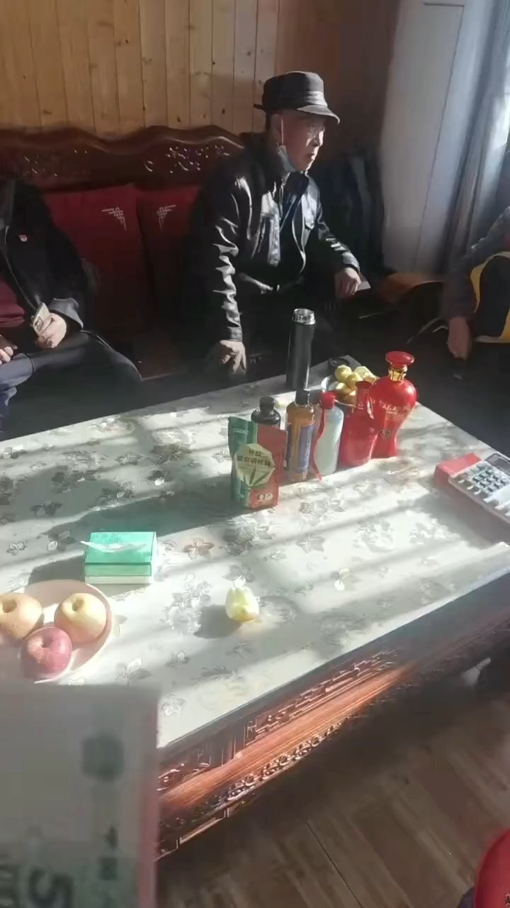 曹家工作室温情满满分猪肉
