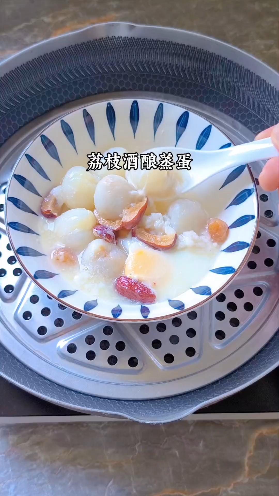 夏天补气血最快的方法荔枝酒酿蒸鸡蛋