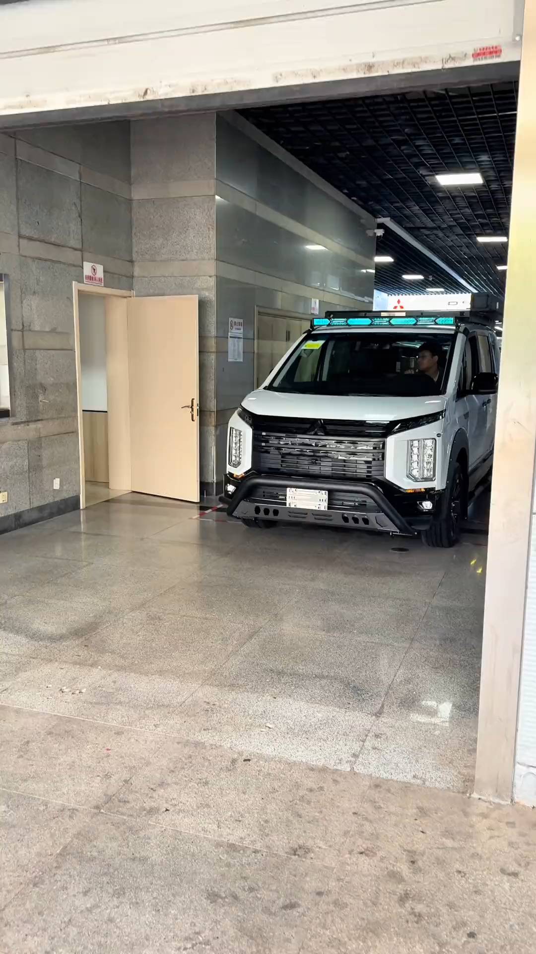 三菱得利卡四驱2.3T柴油商务