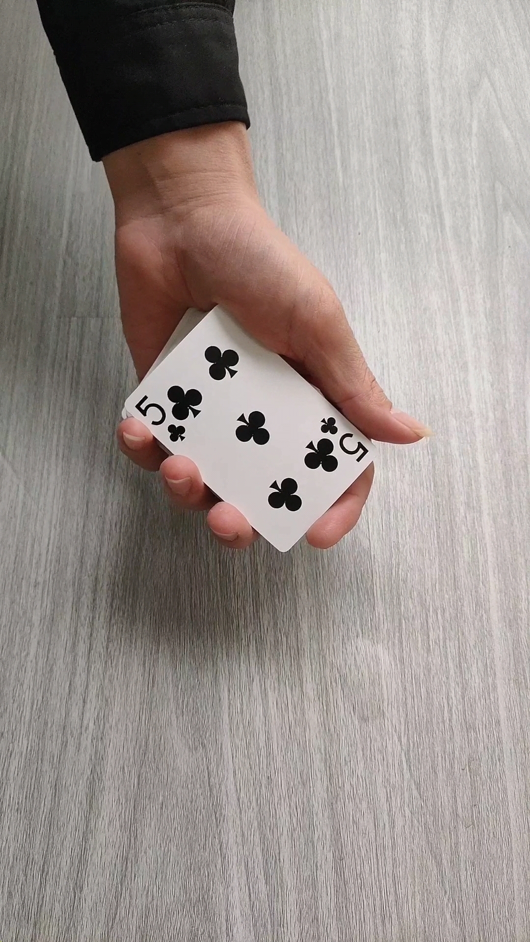 扑克牌摇晃一下，变成另外一张，怎么做？