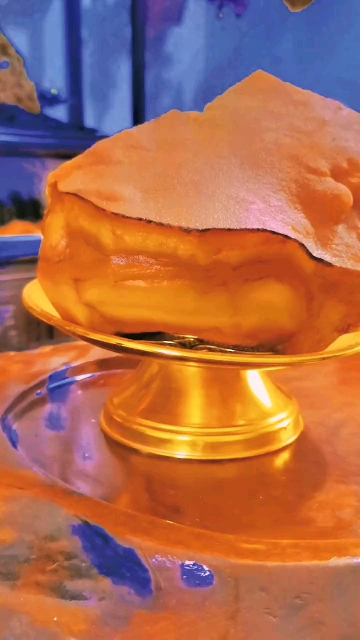 奇石,东坡肉。纯天然完整。神形兼备,以假乱真。与东坡肉无异。