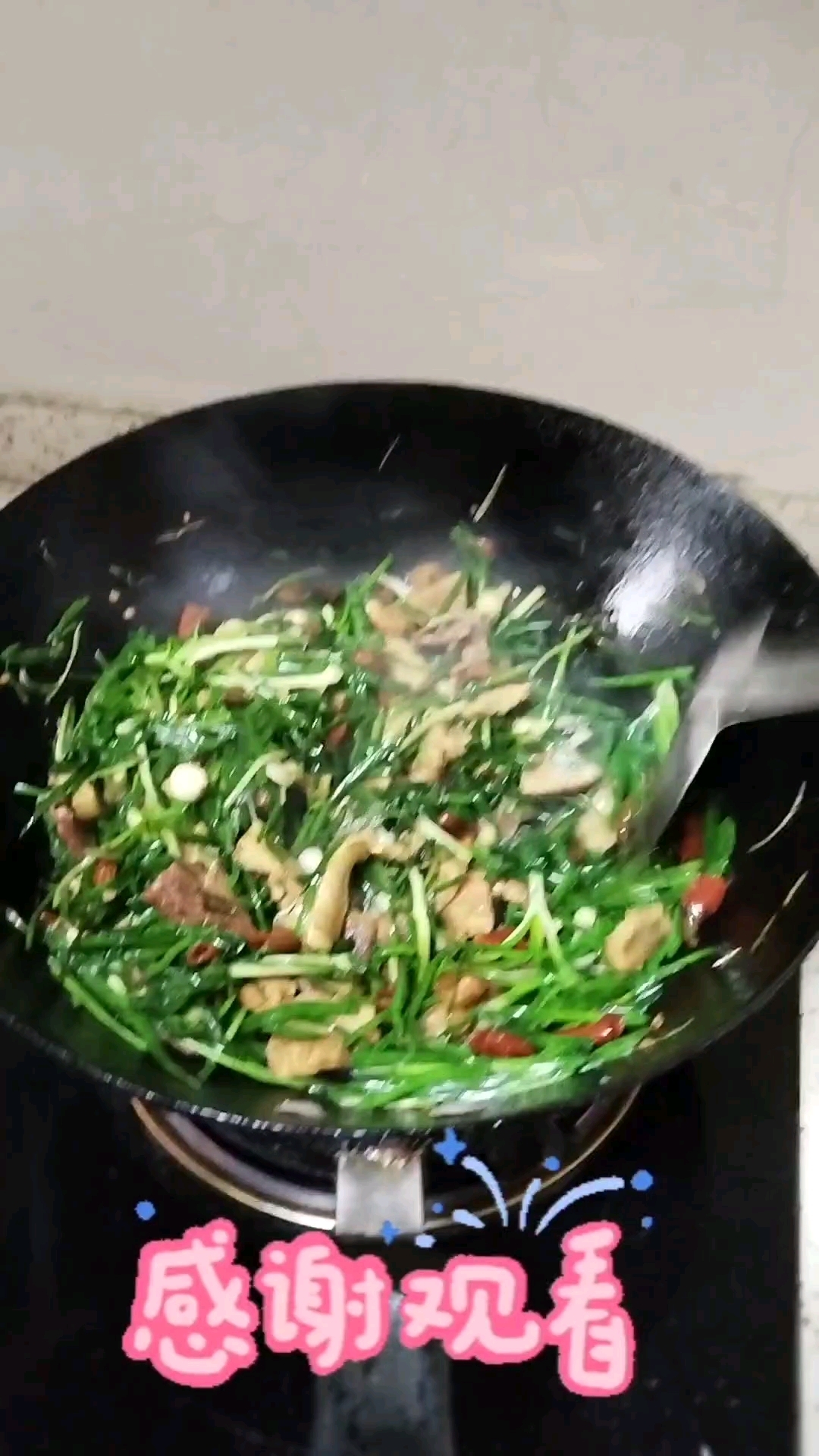 冬天来一盘,酸辣椒炒野藠头,开胃好菜,又可以祛寒。