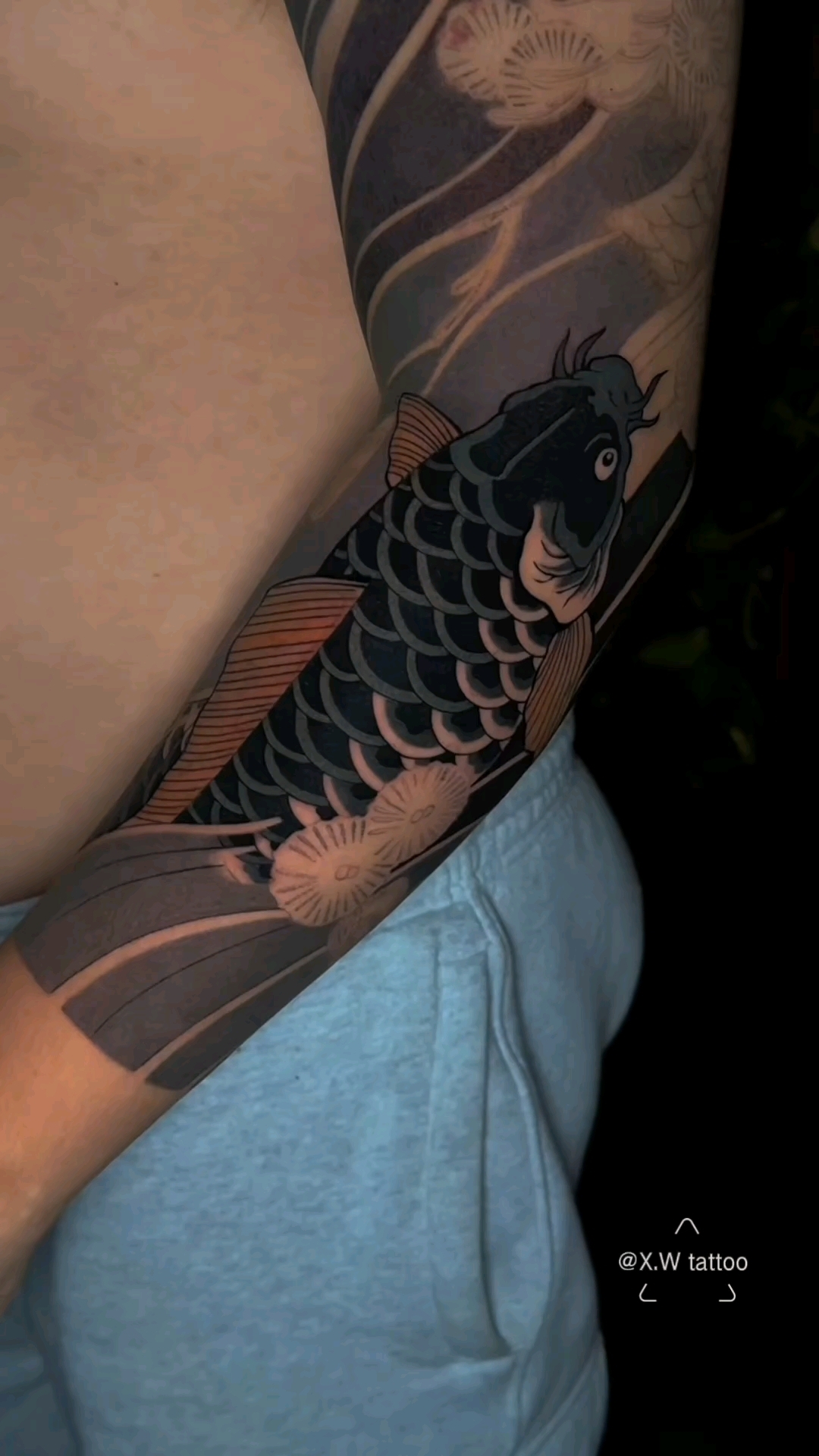 老传统风格花臂主题是鲤鱼跃龙门