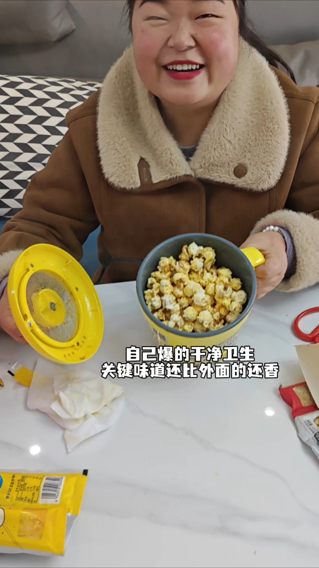 有了这个爆米花机,在家就能吃上香香甜甜的爆米花啦