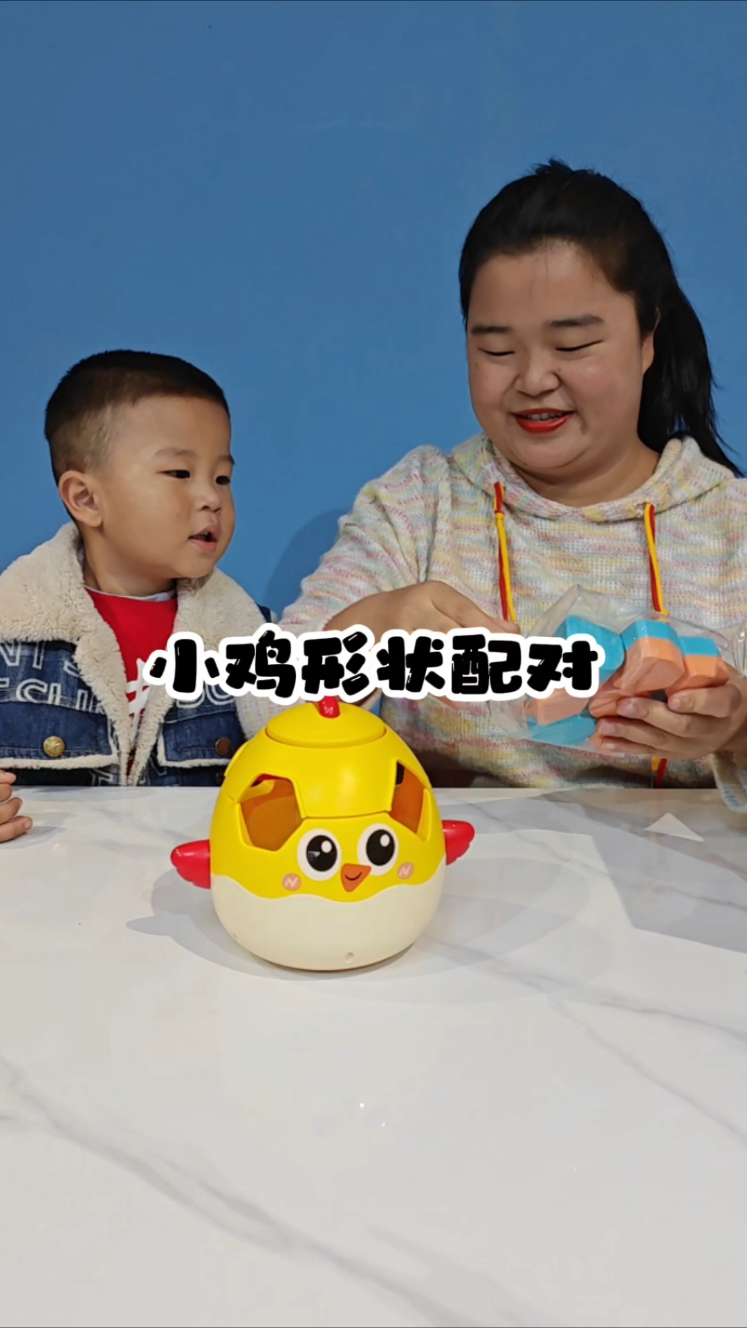 千万不要小看宝宝手部的动作发育,越早锻炼,宝宝的逻辑思维和动