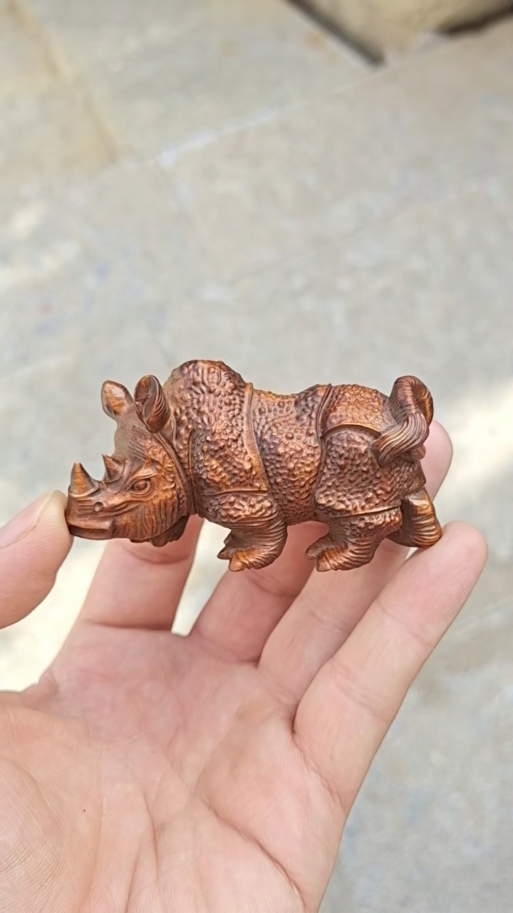 清代老木雕黄杨木犀牛,