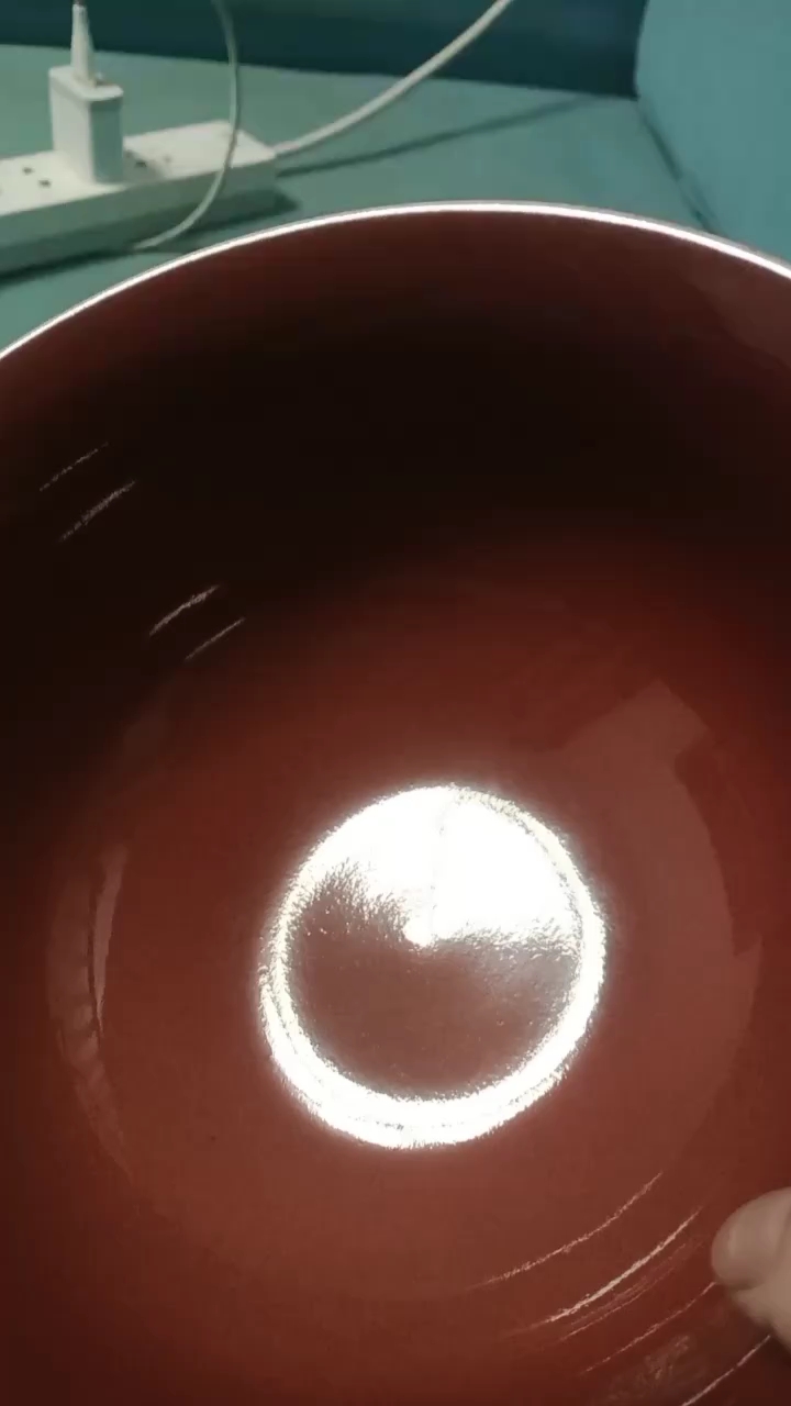 这个红色的碗能吃饭吗哪位老师帮我看一下有没有毒