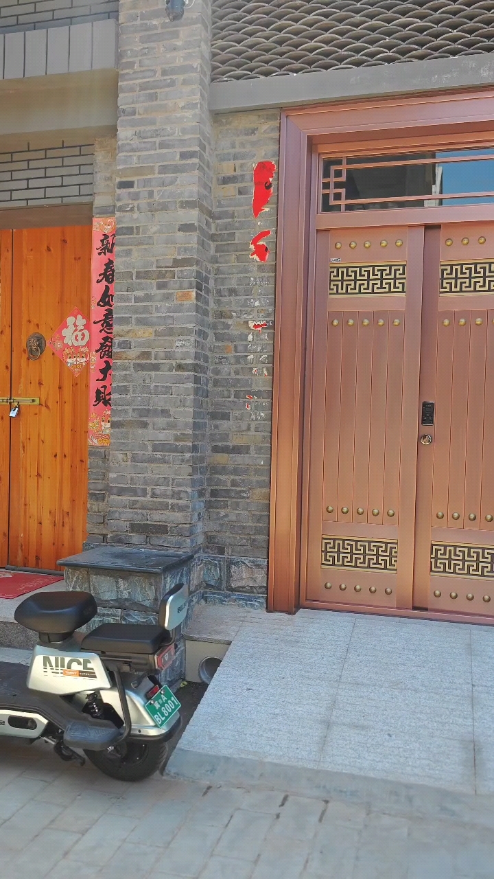 石家庄中式铜门徽派建筑搭配新中式铜门就是漂亮
