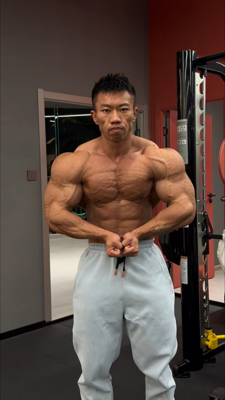 好威猛霸气的肌肉猛男