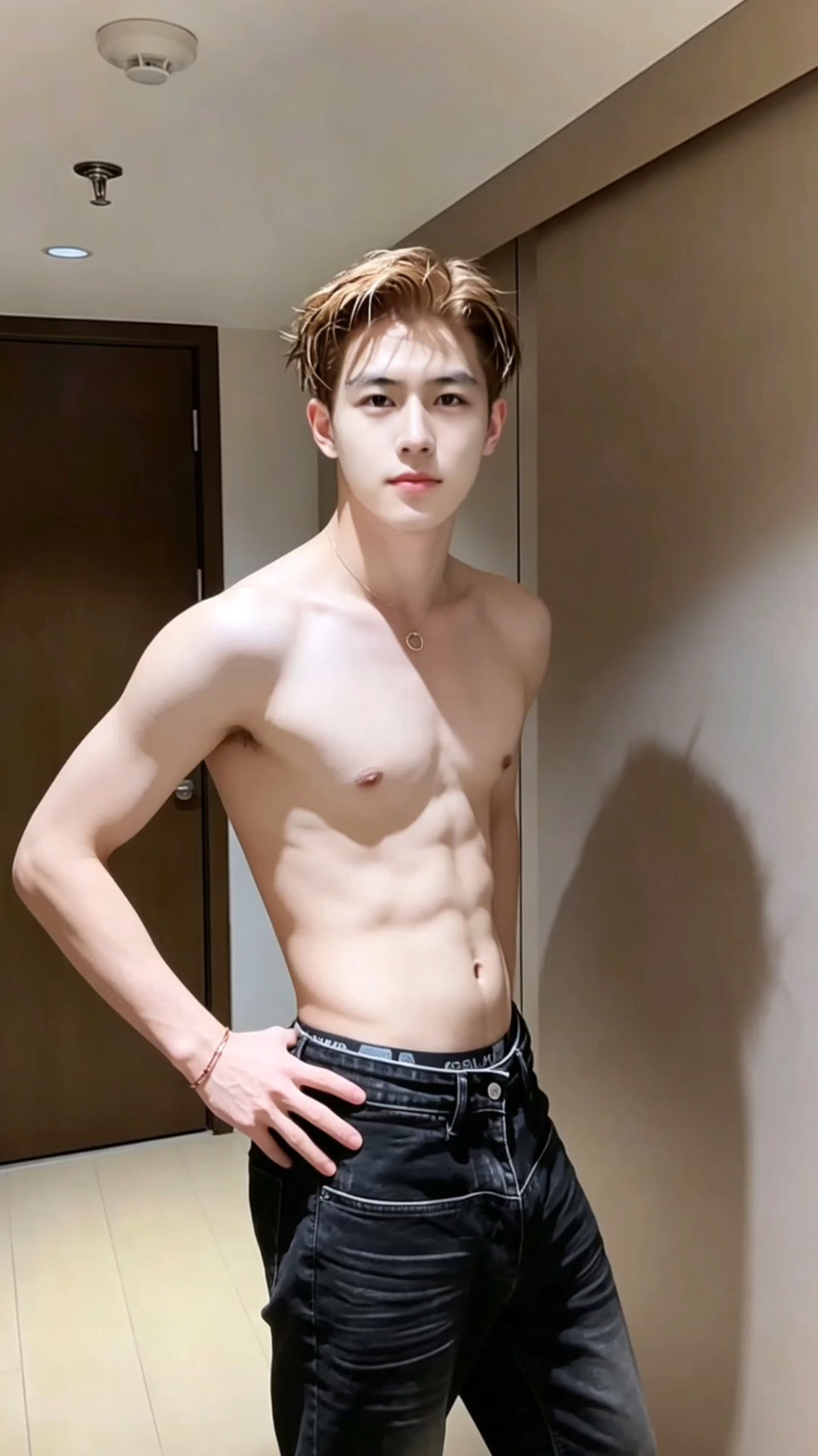 身材好的男生，自带帅气吗？#腹肌##人鱼线##薄肌#