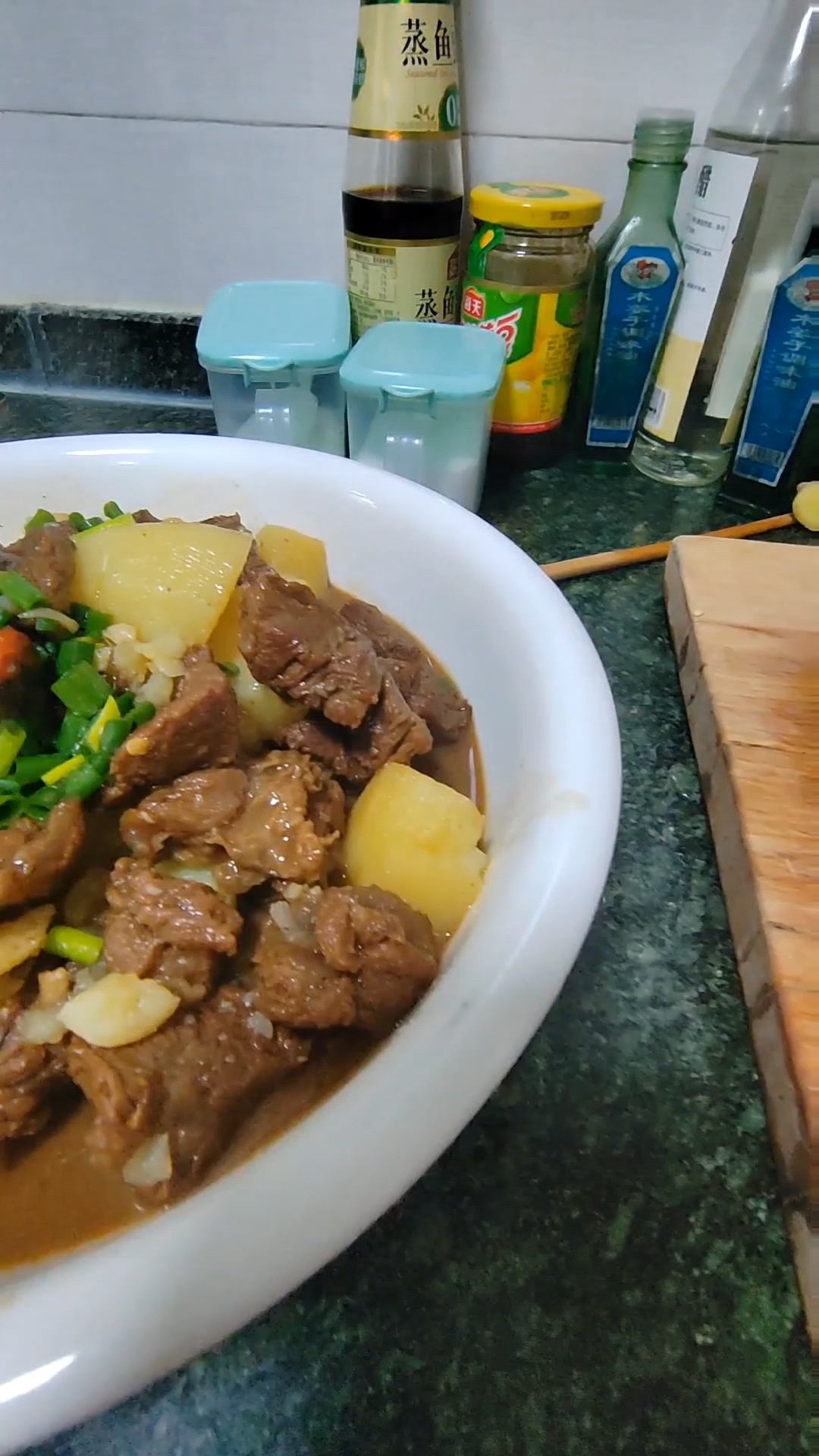 牛肉烧土豆,你们那里牛肉多少钱一斤呢