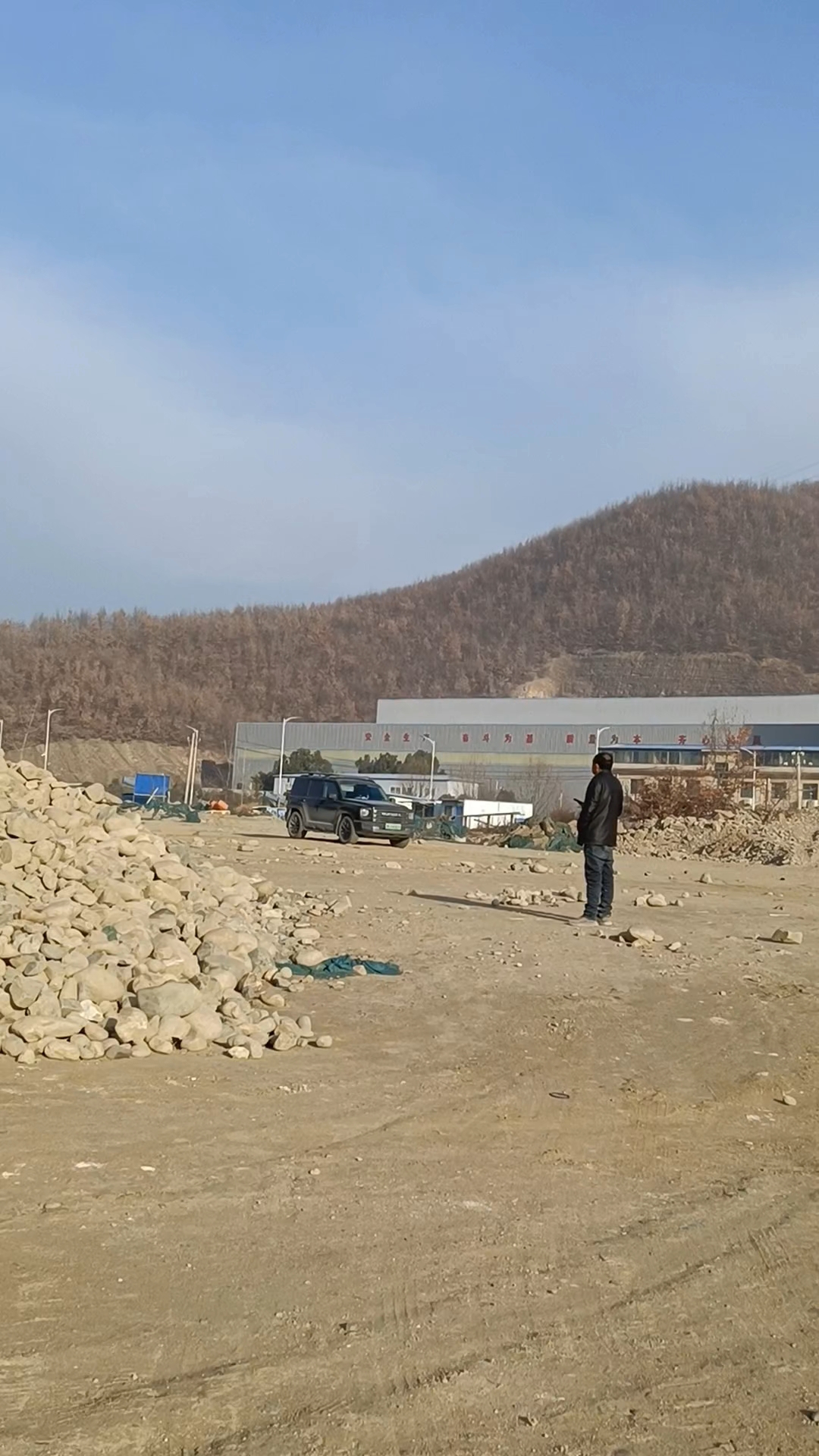 天然鹅卵石可以做防滑路面、铺设庭院小径和花园收边等,透水又美
