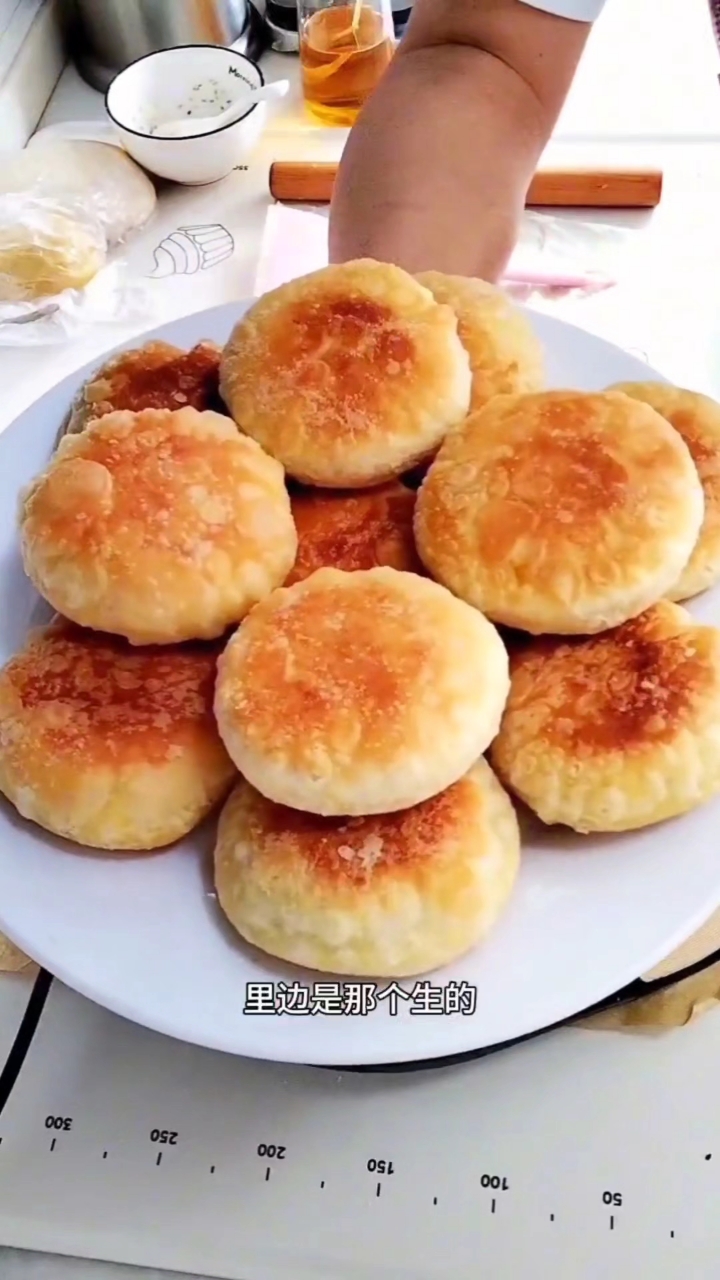 今天给大家分享一个小油酥饼的做法
